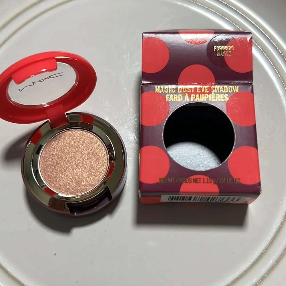 💕🍭Rare! Mac Forward March Magic Dust Eyeshadow